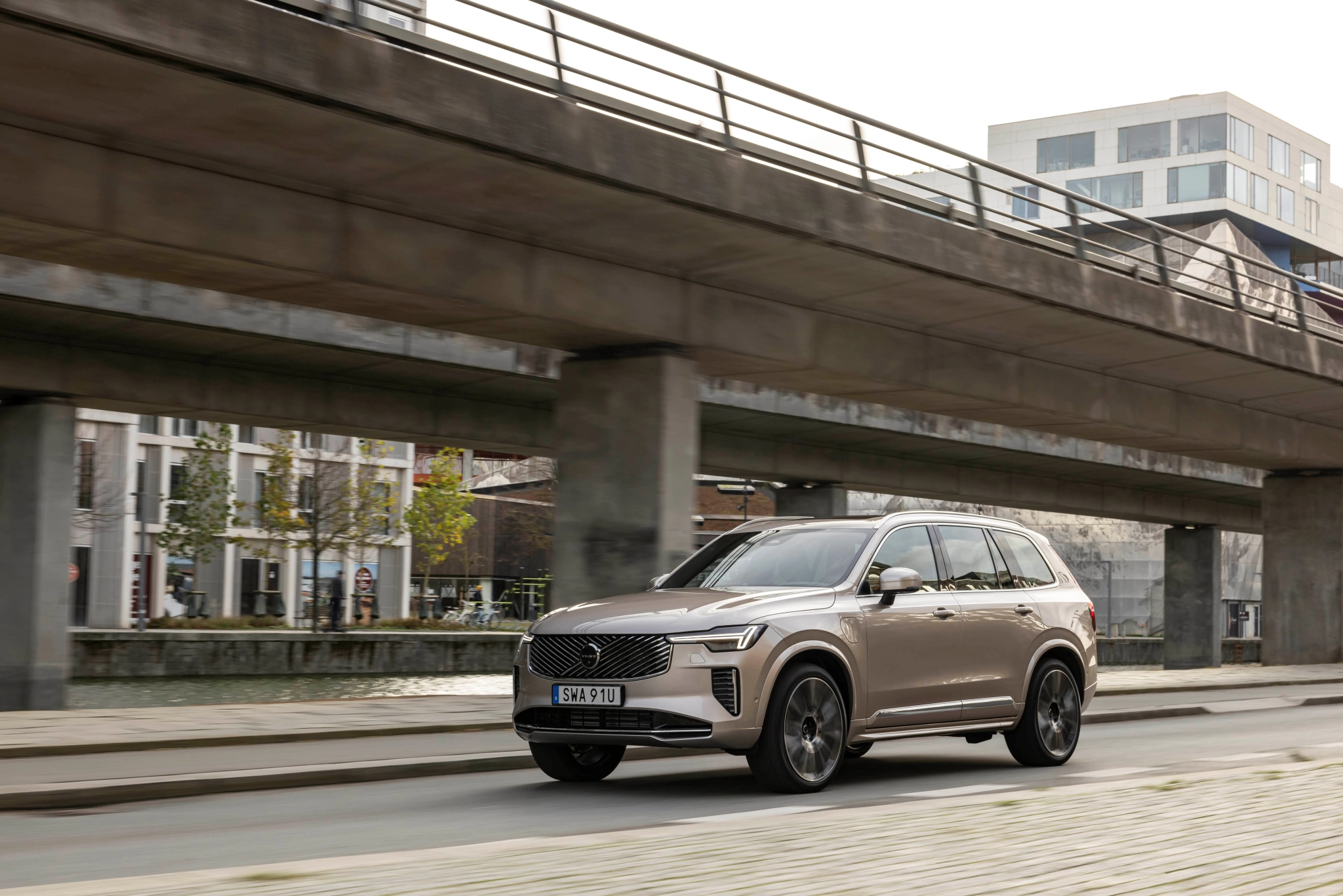 336986 New Volvo XC90 T8 Dynamic
