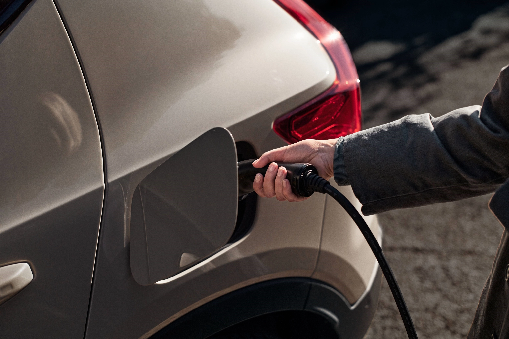 346357 Volvo Cars Reports March Sales