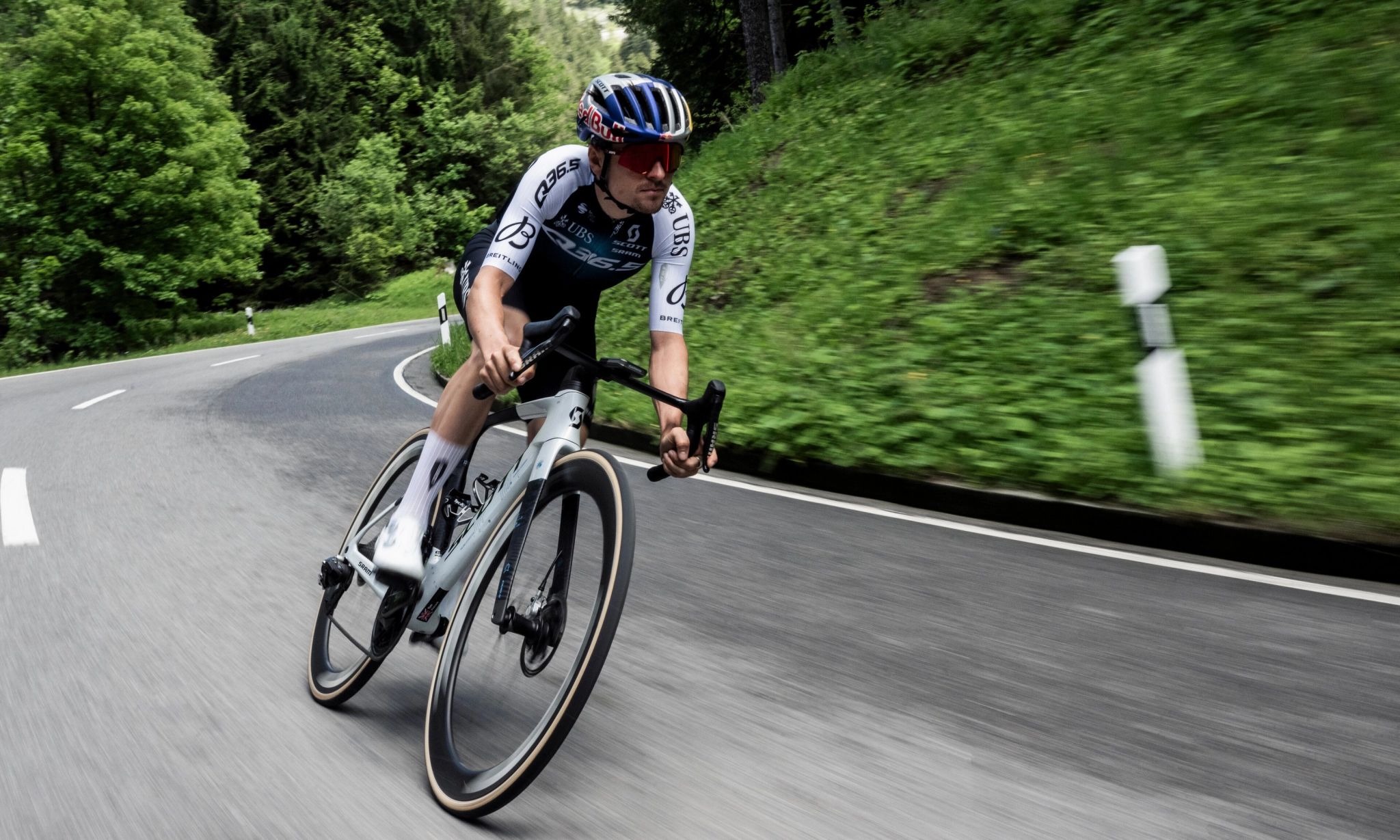 Spust biciklom kroz Alpe pri 95 km/h