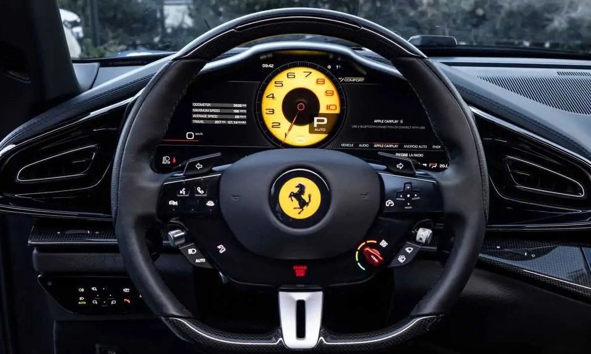 Ferrari izbacuje "touch" komande sa volana