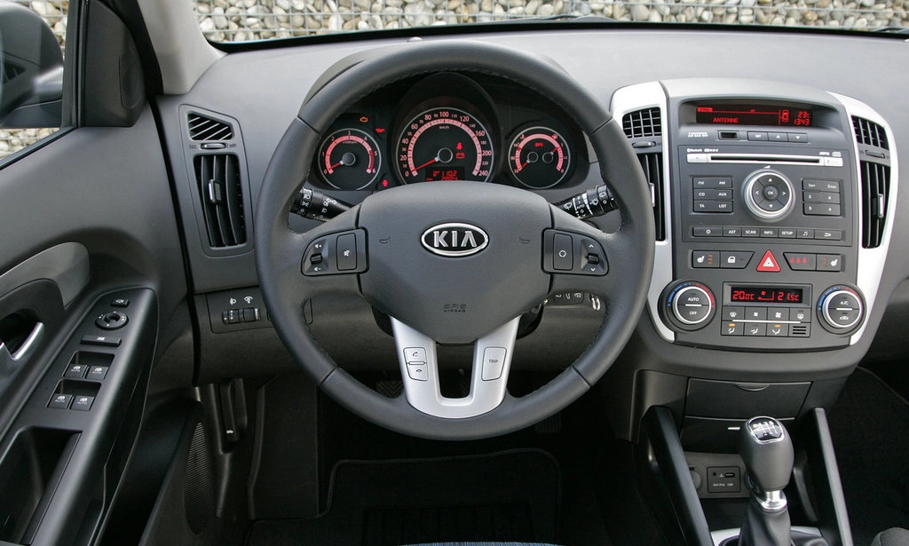 Kia Ceed 2010 1600 2a