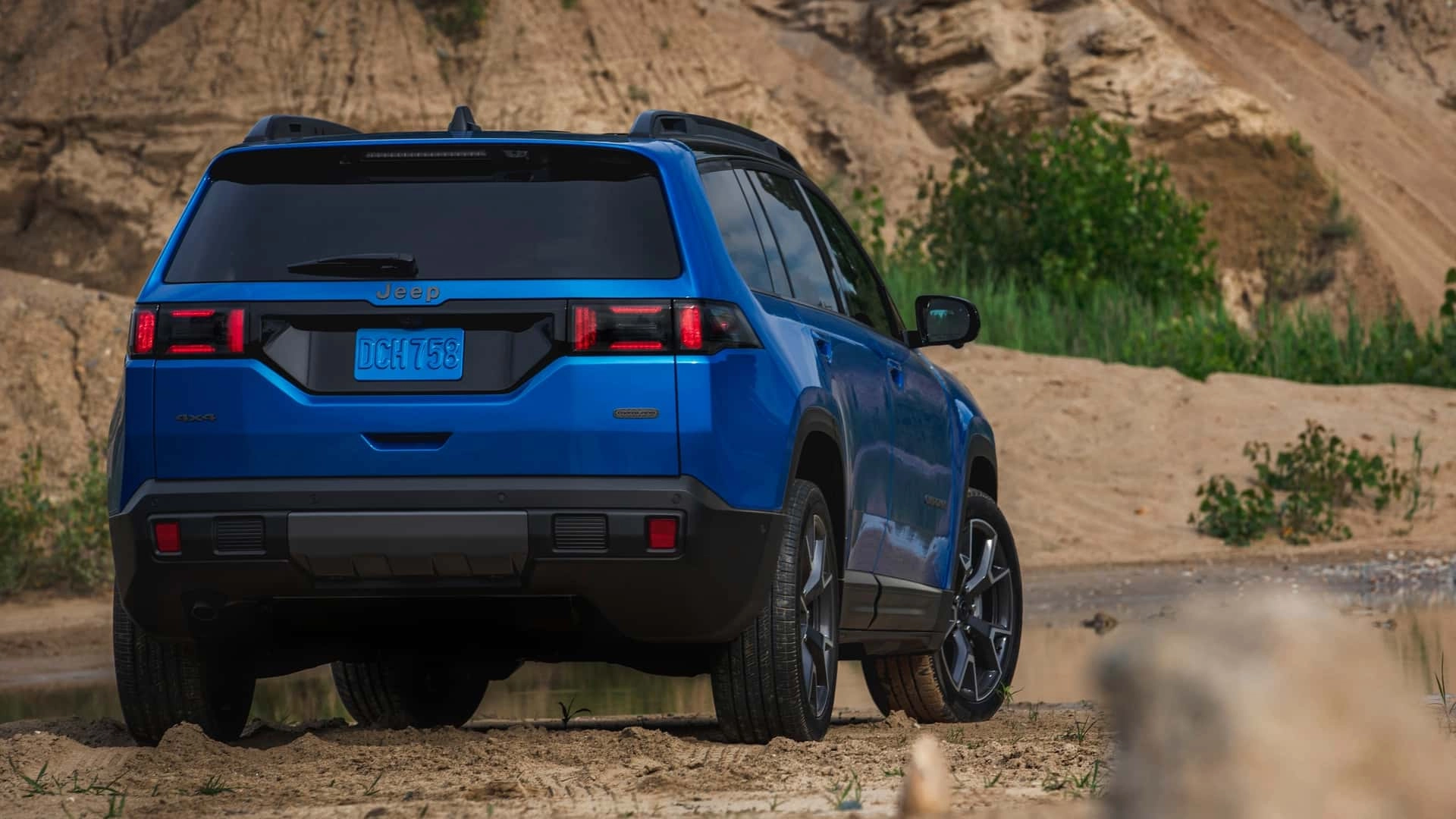 2026 jeep cherokee overland rear 3 4