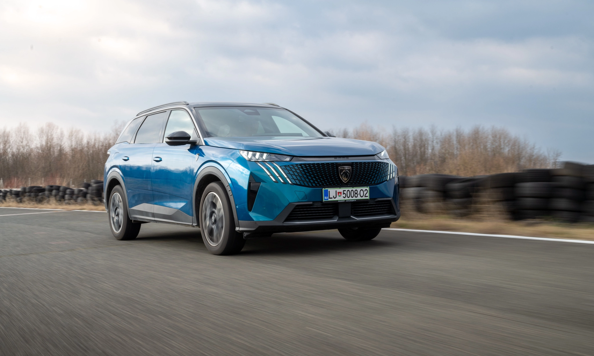 Porodični minibus u tijelu krosovera